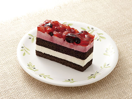 苺とベリーのケーキ